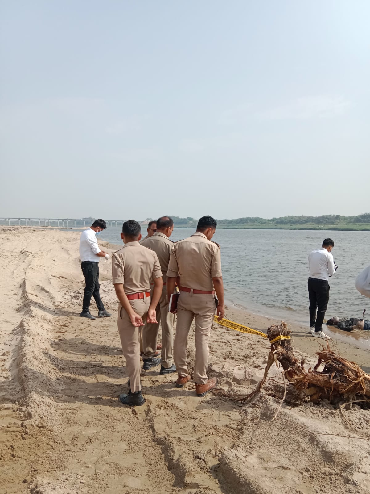 यमुना नदी में मिला अज्ञात युवती का शव, शिनाख्त में जुटी पुलिस