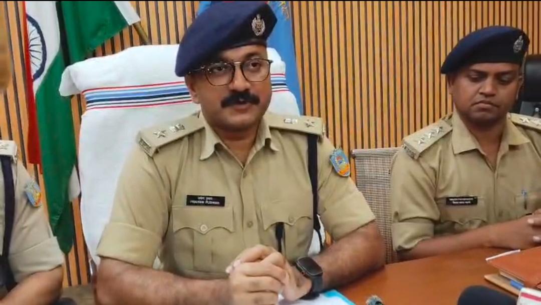 देवघर में ब्राउन शुगर कारोबार पर पुलिस का बड़ा प्रहार, महिला समेत छह गिरफ्तार
