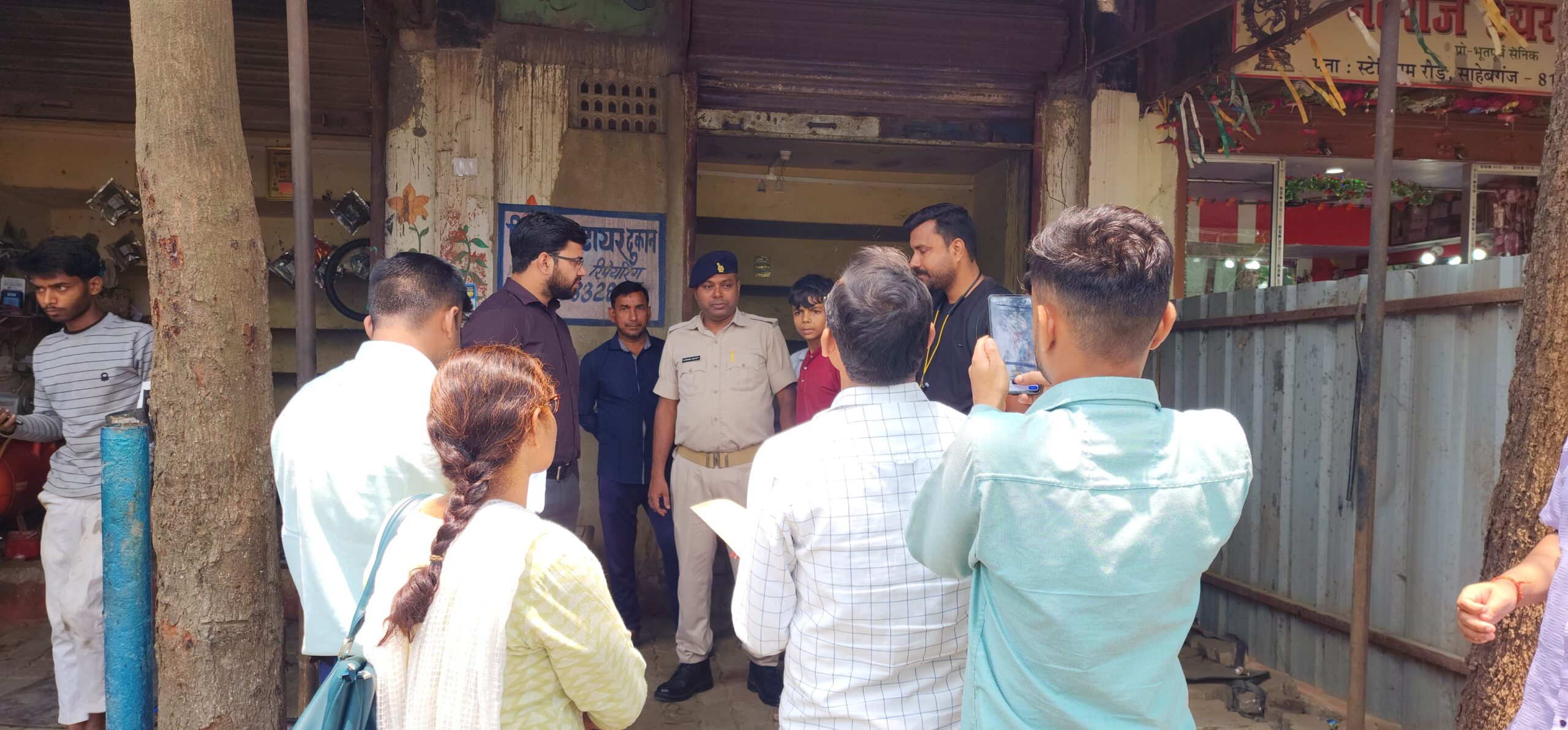 जिला प्रशासन के सहयोग से श्रमिक बच्चों को श्रम मुक्त कराया गया।