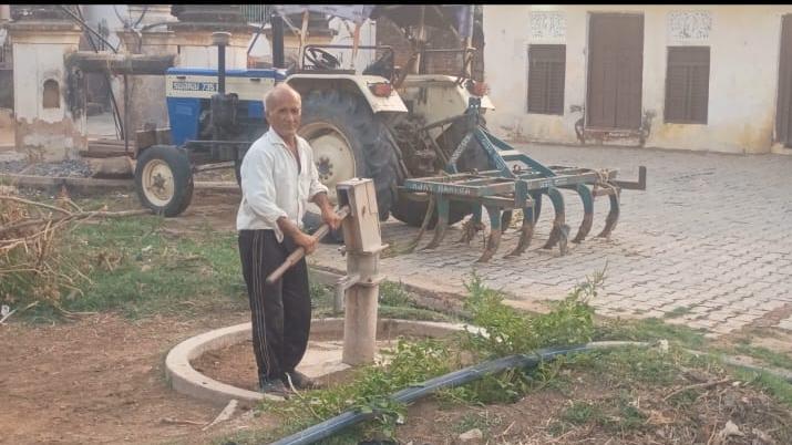 राठौरनपुरा में पेयजल संकट गहराया, खराब हैंडपंपों से ग्रामीण परेशान, गंदगी से बढ़ा संक्रमण का खतरा