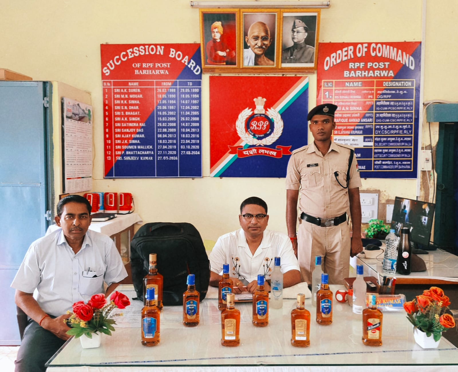 ट्रेन के जनरल कोच में मिला लावारिस बैग, आरपीएफ ने बरामद की विदेशी शराब