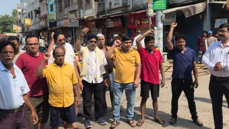 गिरिडीह शहर के मकतपुर में तीन दिनों से बिजली आपूर्ति ठप, आक्रोशित लोगों ने किया मकतपुर चौक जाम