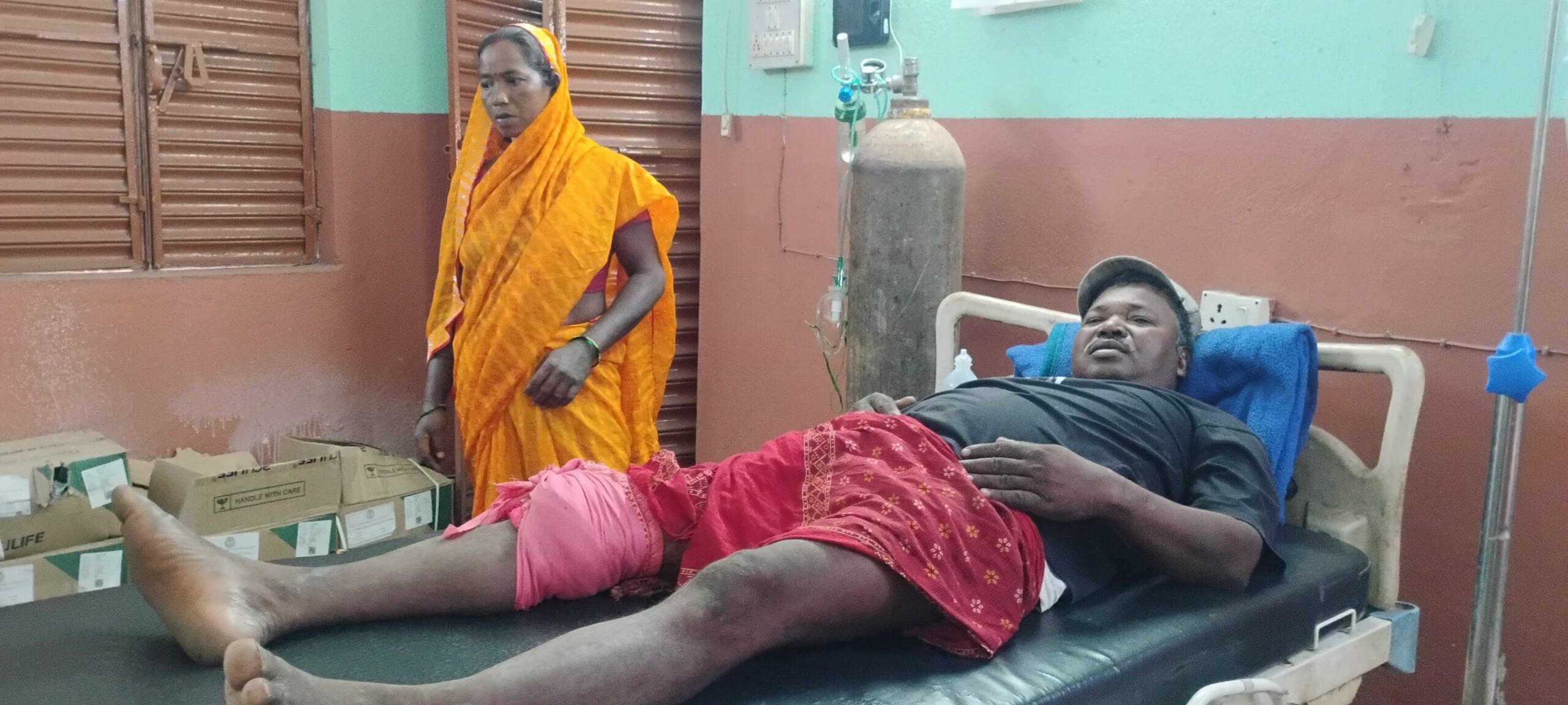 मशीन की चपेट में आकर युवक घायल
