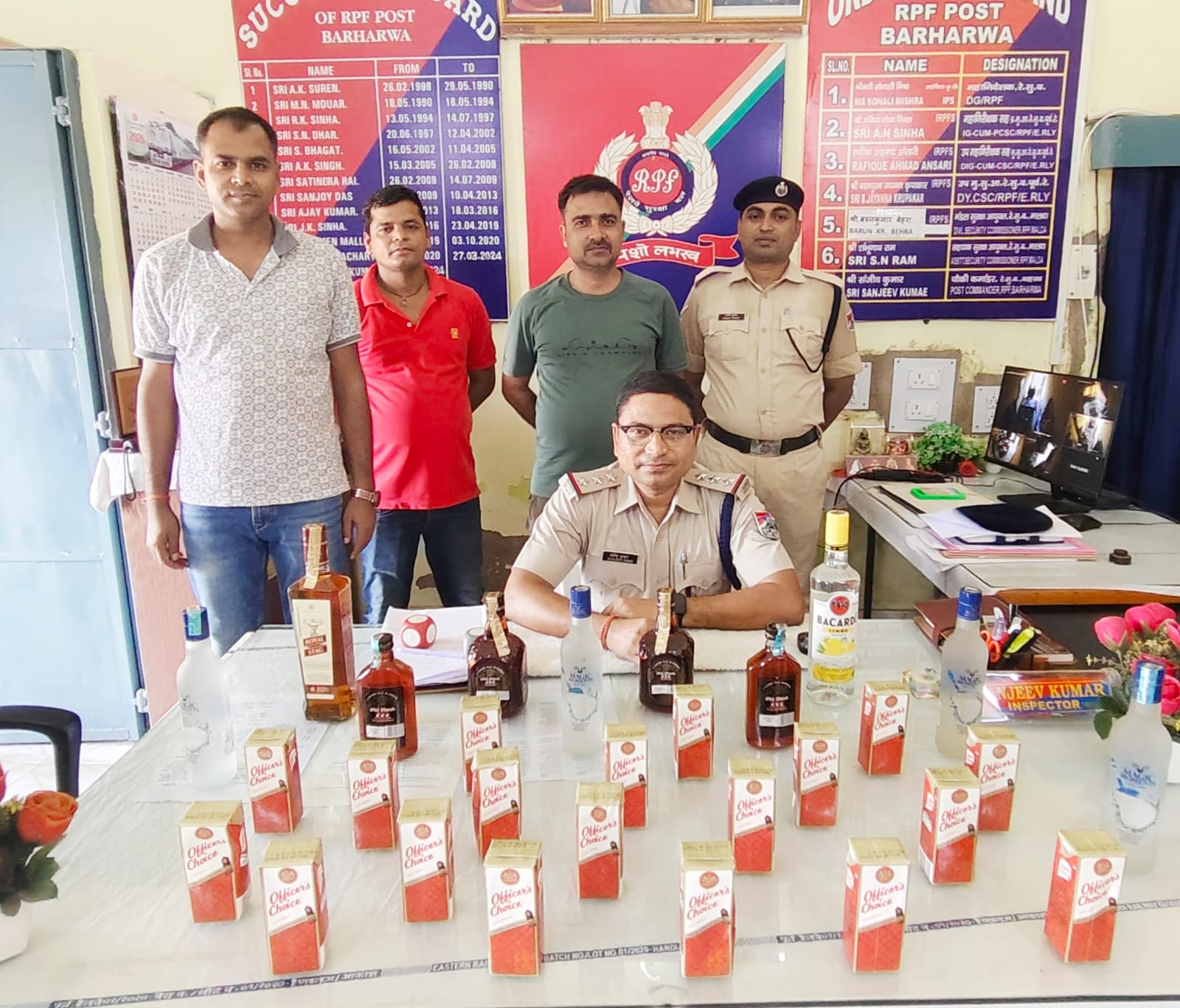 बरहरवा स्टेशन पर आरपीएफ की बड़ी कार्रवाई, लावारिस बैग से 8.67 लीटर विदेशी शराब बरामद