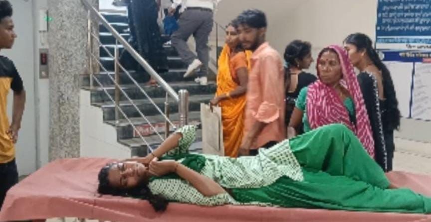 स्कूल जा रहे बच्चों से भरा टेंपो मुरमा खुर्द में पलटा 14 छात्र – छात्राएं घायल 7 का अस्पताल में इलाज जारी