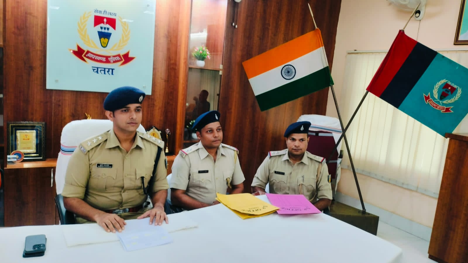 चतरा पुलिस की बड़ी कार्रवाई: एक करोड़ रुपये मूल्य का 912 किलो डोडा बरामद, तस्कर फरार