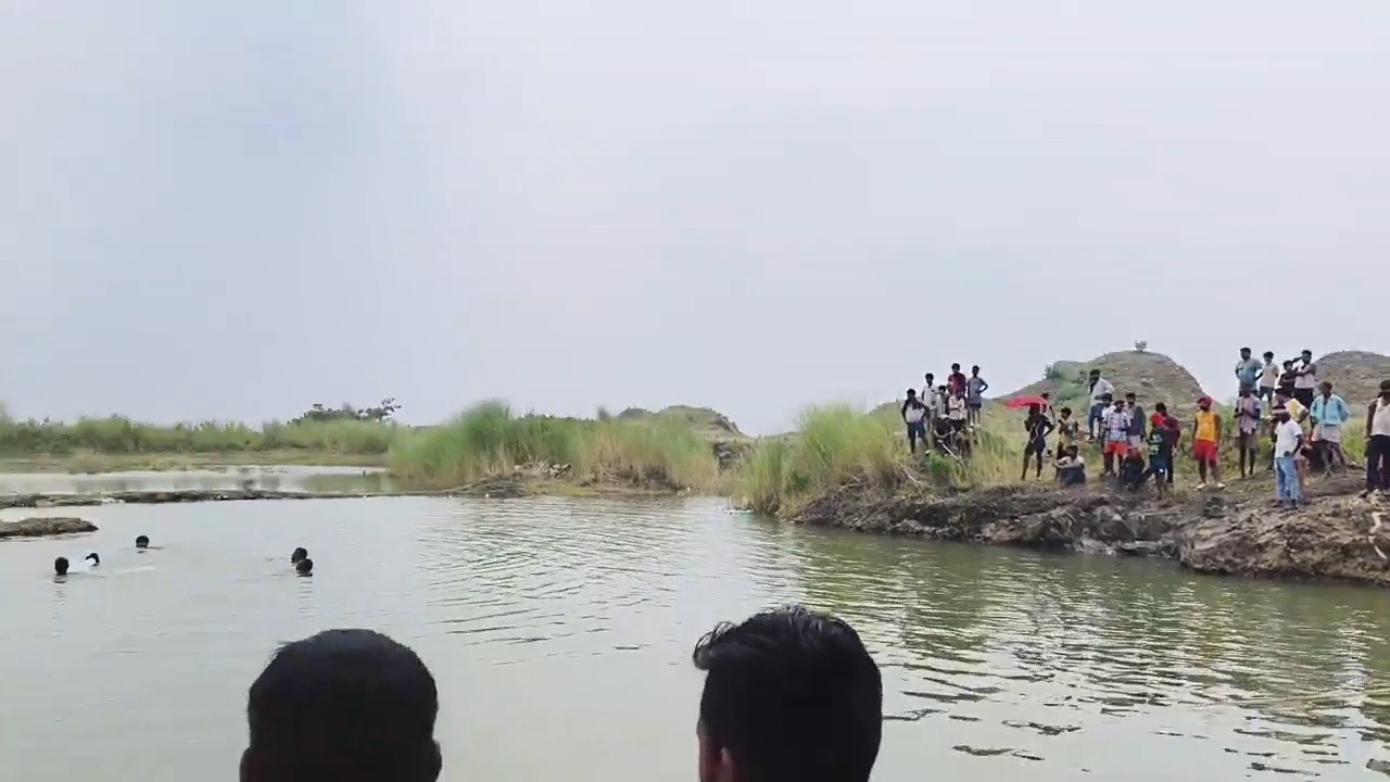 मिर्जाचौकी थाना क्षेत्र अंतर्गत 20 नंबर पहाड़ स्थित बंद पड़े खदान में एक किशोर की डूबने से हुई मौत