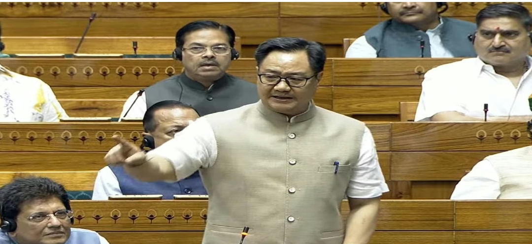 नीट पेपर लीक को लेकर राज्यसभा में हंगामा, सरकार बोली- हर मुद्दे पर चर्चा को तैयार