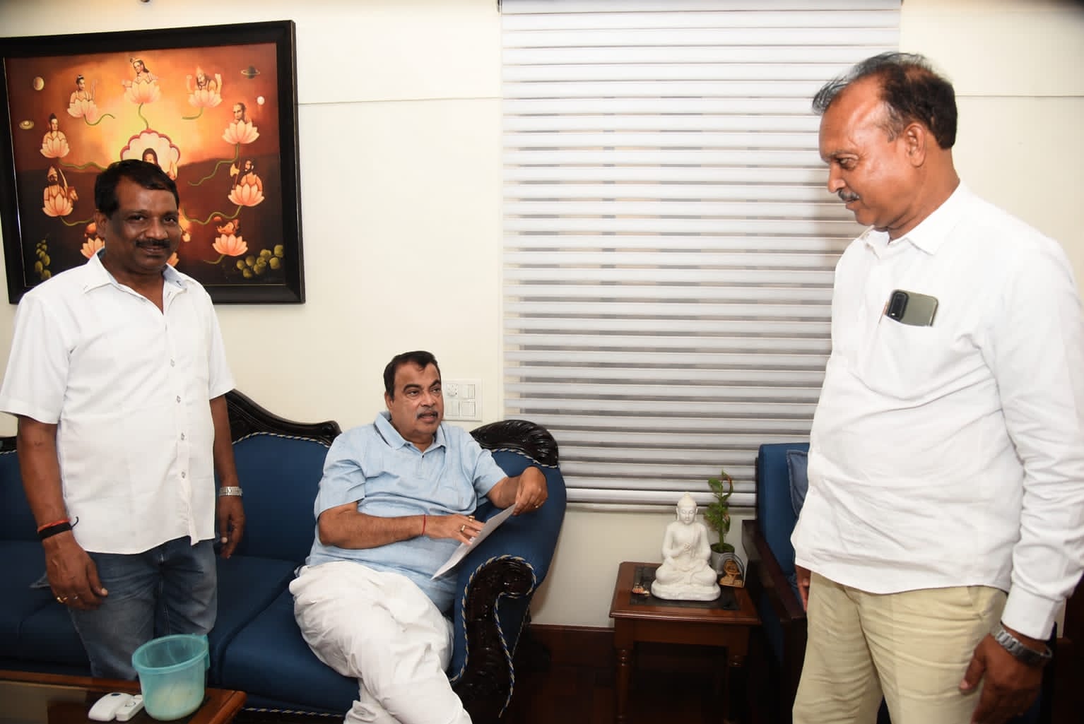 खूंटी फोरलेन और बाइपास परियोजना को गति देने की मांग, भाजपा नेताओं ने केंद्रीय मंत्री गडकरी से की मुलाकात