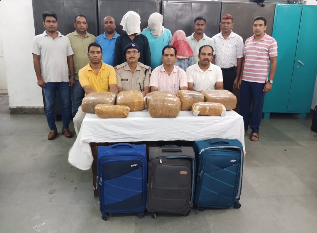 टाटानगर रेलवे स्टेशन पर 34.7 किलो गांजा जब्त, बिहार ले जाने की तैयारी में तीन तस्कर गिरफ्तार