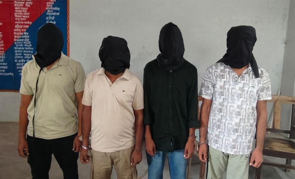 सीवान में बालू-शराब माफिया पर बड़ी स्ट्राइक, कुख्यात प्रकाश उपाध्याय समेत 4 गिरफ्तार