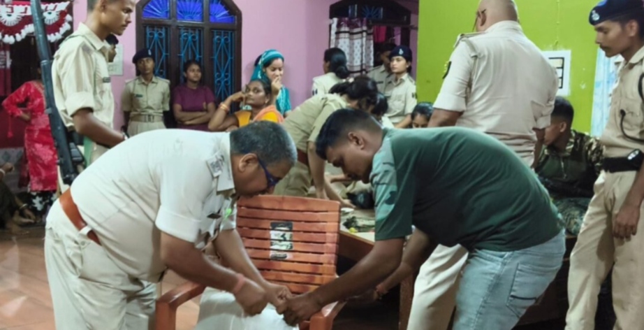 अररिया में नशीले पदार्थ के खिलाफ बड़ी कार्रवाई, घर से गांजा और लाखों रुपये नकद जब्त