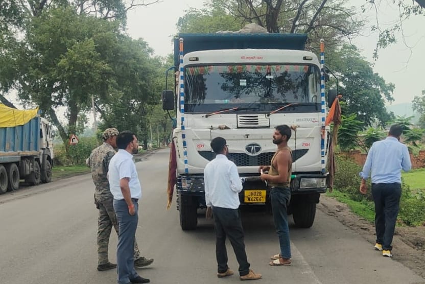 डीटीओ ने चलाया वाहन चेकिंग अभियान, कानून नियमों की अनदेखी पर वसूला 1,57,502 का जुर्माना