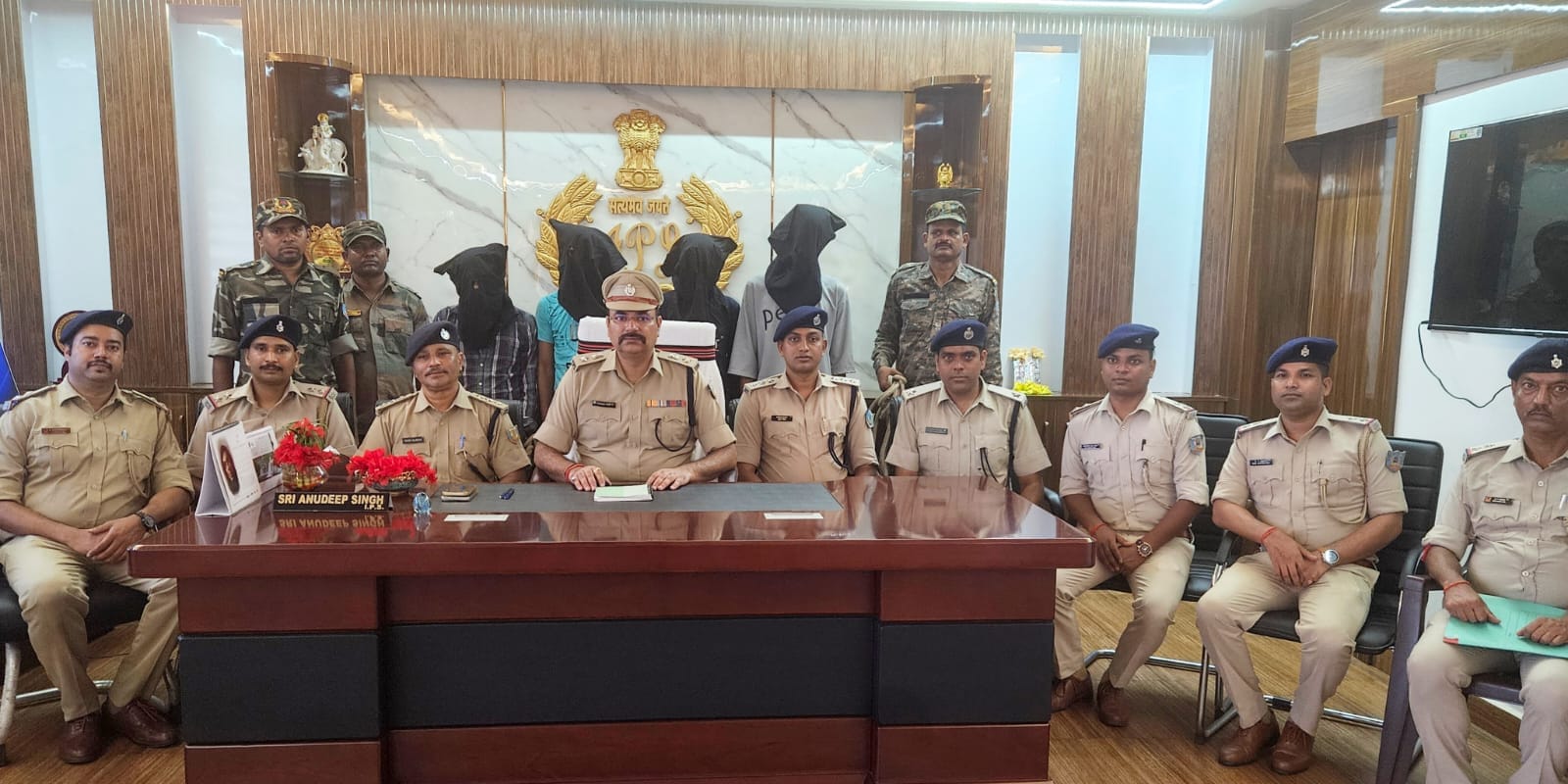 मालदा के कलीयाचक गैंग ने पाकुड़ के सिंधीपाड़ा में की थी बड़ी चोरी, SIT ने किया खेल खत्म सोना-चांदी और बाइक बरामद, चार गिरफतार