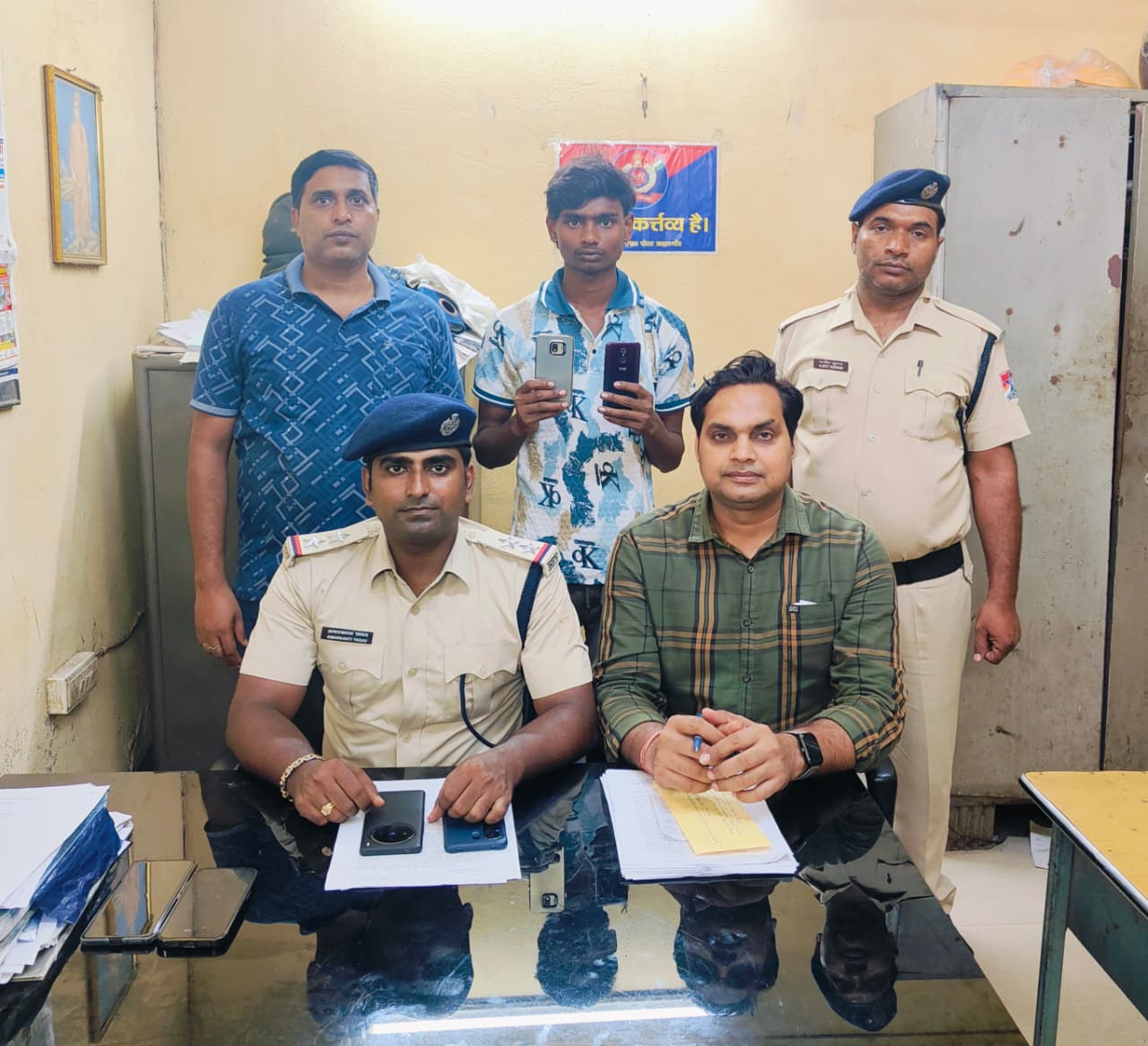 ट्रेन में मोबाइल स्नैचर गिरफ्तार : 30 हजार रुपये के दो चोरी के मोबाइल बरामद, पूर्व की स्नैचिंग वारदात भी कबूली