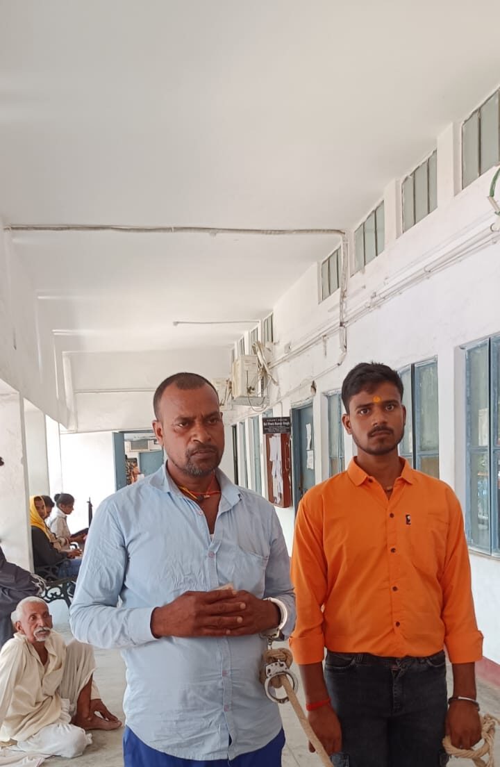 औरंगाबाद व्यवहार न्यायालय के जिला एवं सत्र न्यायाधीश (नवम) ने हत्या करने के जुर्म में बाप-बेटे को आजीवन कारावास की सजा सुनाई।