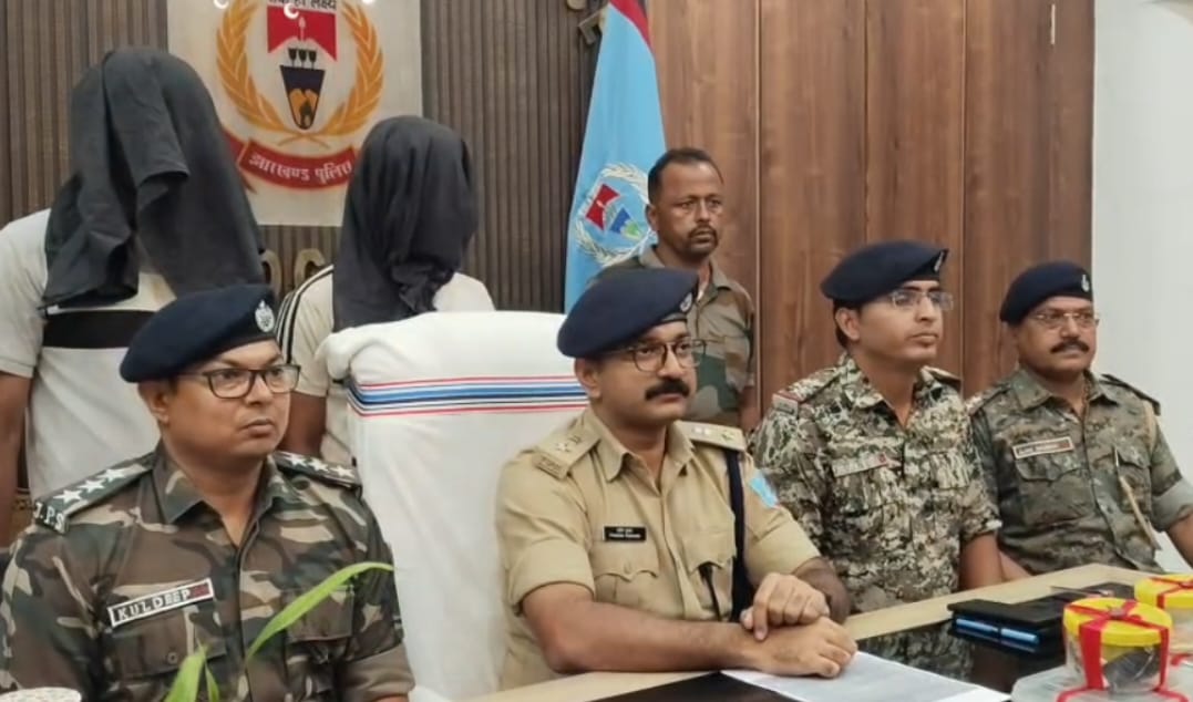 रिखिया पुलिस की कार्रवाई: ब्राउन सुगर के साथ 2 युवक गिरफ्तार