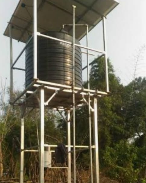 लाखों रुपए खर्च कर बना बेकार पड़ा जल मीनार ग्रामीणों को चिढ़ा रहा मुंह