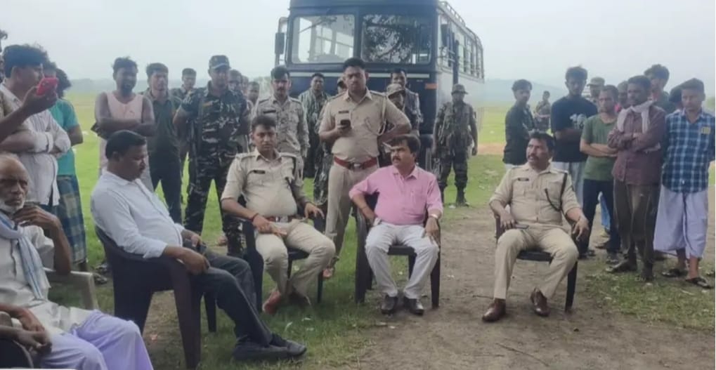 प्रेम प्रसंग से भड़का विवाद, दो समुदाय आमने-सामने, गांव में पुलिस का पहरा, प्रशासन का सख्त संदेश