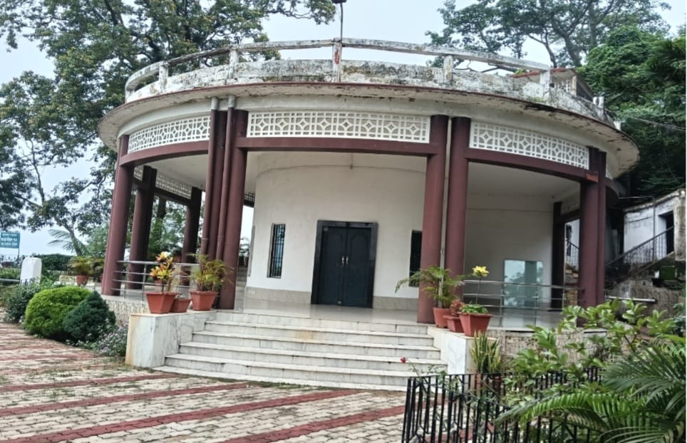 हजारीबाग के चिकित्सक व रांची निवासी डाक्टर शशी दिनकर मिंज का संदिग्ध परिस्थितियों में मशानजोर गेस्ट हाउस में हुई मौत,जांच में जुटी मशानजोर पुलिस