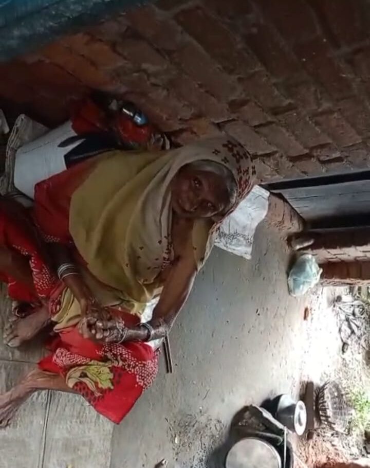 बुजुर्ग महिला को नहीं मिला सरकारी योजनों का लाभ