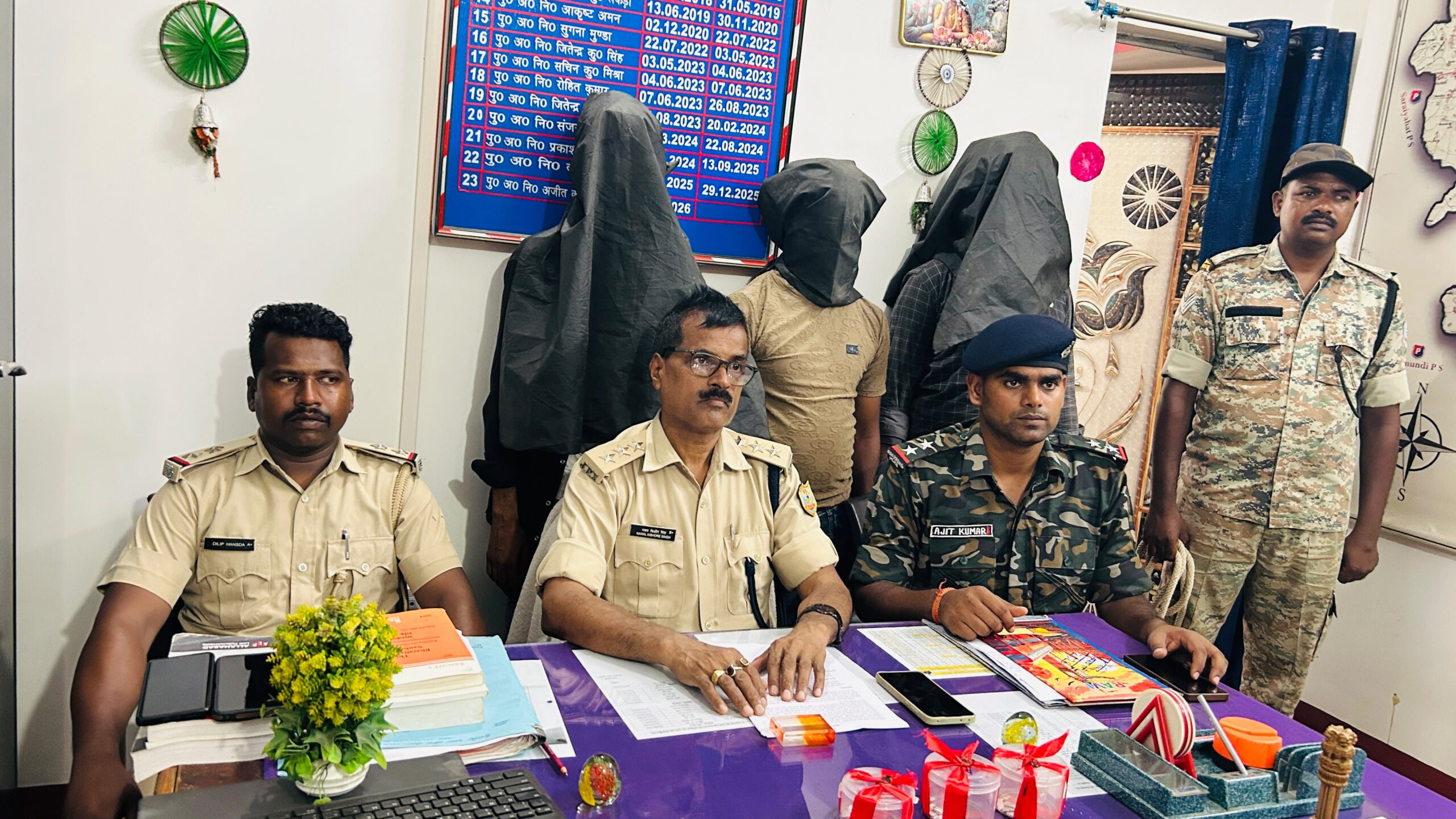 दुमका पुलिस की बड़ी कार्रवाई: अवैध ब्राउन शुगर के साथ तीन सगे-संबंधी/युवक गिरफ्तार, मुख्य आरोपी का लंबा आपराधिक इतिहास