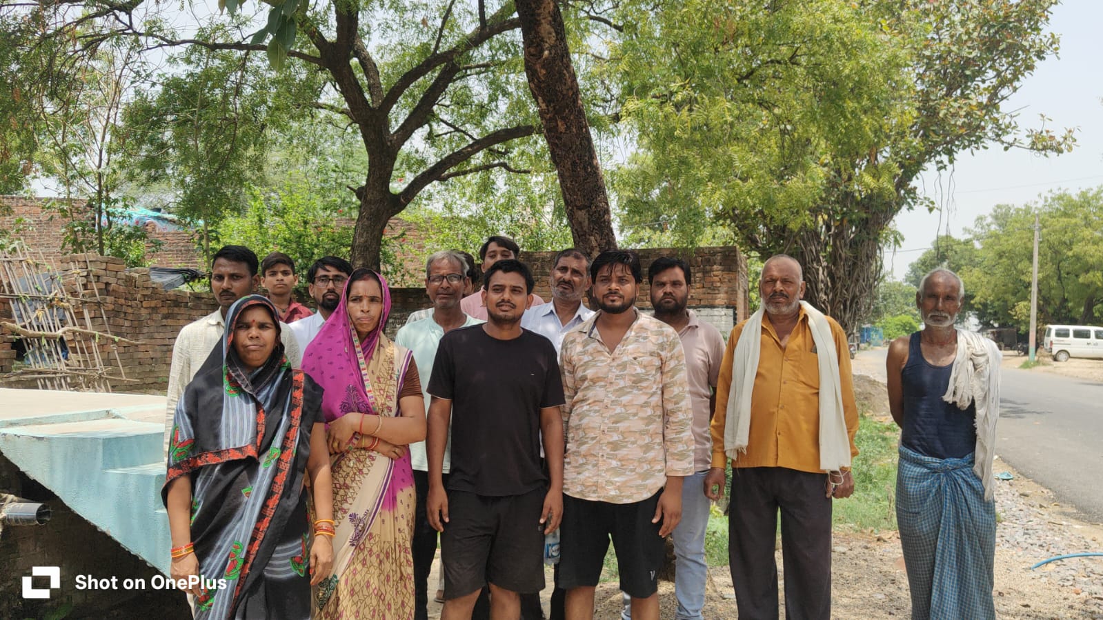 विकास के नाम पर ‘ठेंगा’: माधौगढ़ के कासिमपुर में बदहाली के आंसू रो रहे ग्रामीण, प्रधान और सचिव पर गंभीर आरोप
