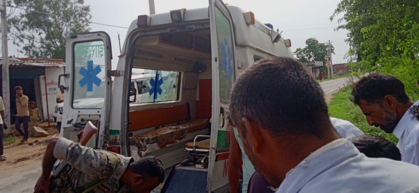 उंटारी रोड में तेज रफ्तार बाइक से गिरकर युवक गंभीर घायल, पुलिस की तत्परता से समय पर पहुंचा अस्पताल