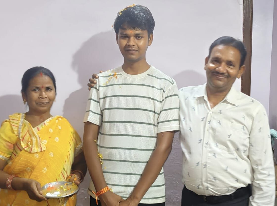 नीट में बालूमाथ के तीन होनहारों का कमाल, होजैफा, आयशा और प्रवीण ने बढ़ाया लातेहार का मान