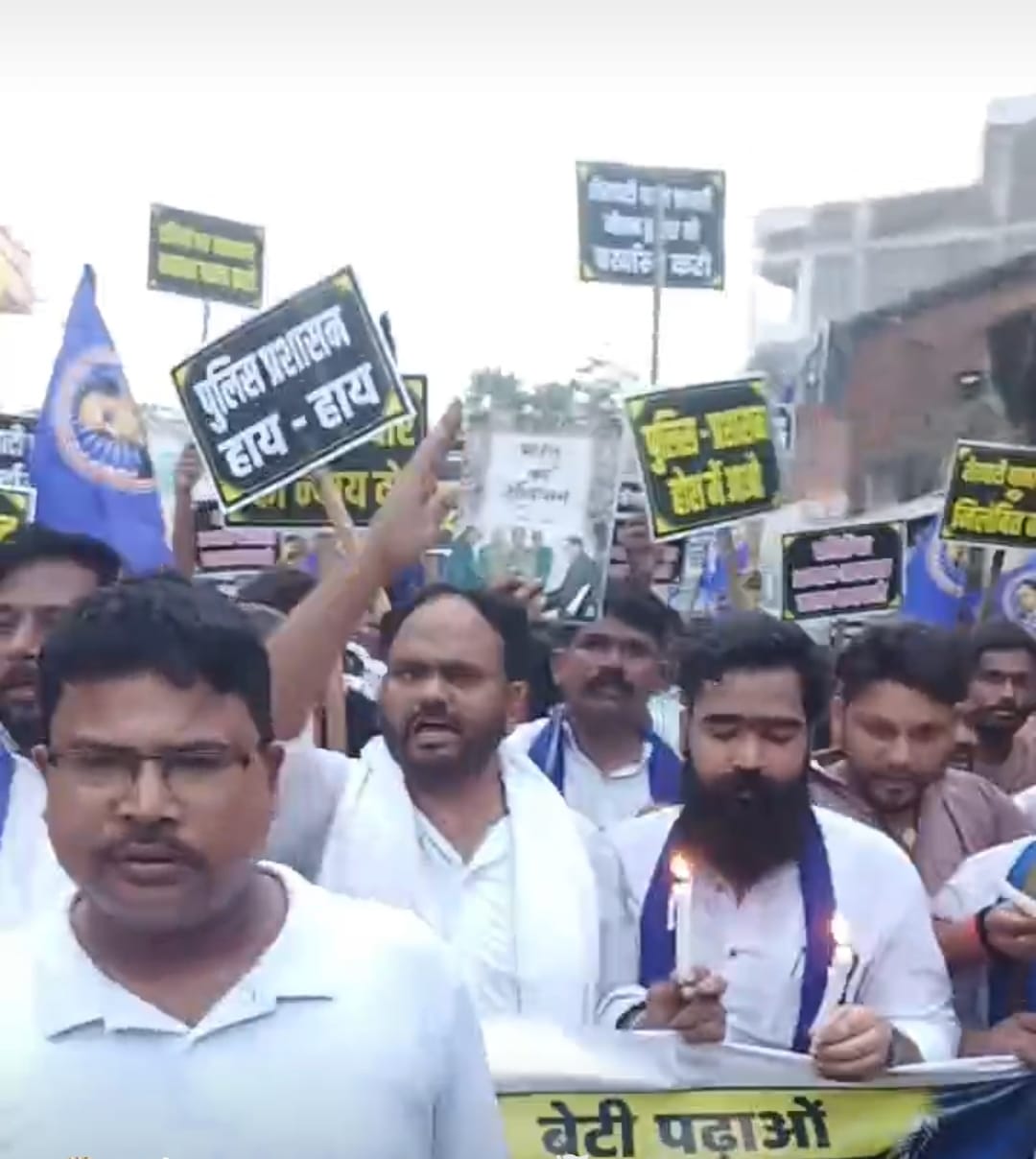 शेरघाटी में दिव्या पासवान हत्याकांड के विरोध में भीम आर्मी का कैंडल मार्च, दोषियों पर कड़ी कार्रवाई की मांग