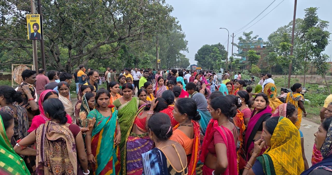 परीक्षा देकर लौट रहे युवक की ट्रक की चपेट में आने से हुई मौत