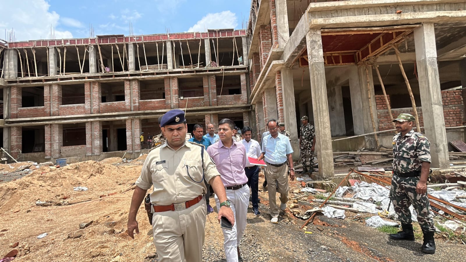 कटोरिया तेलंगावा में निर्माणाधीन डिग्री कॉलेज का निरीक्षण