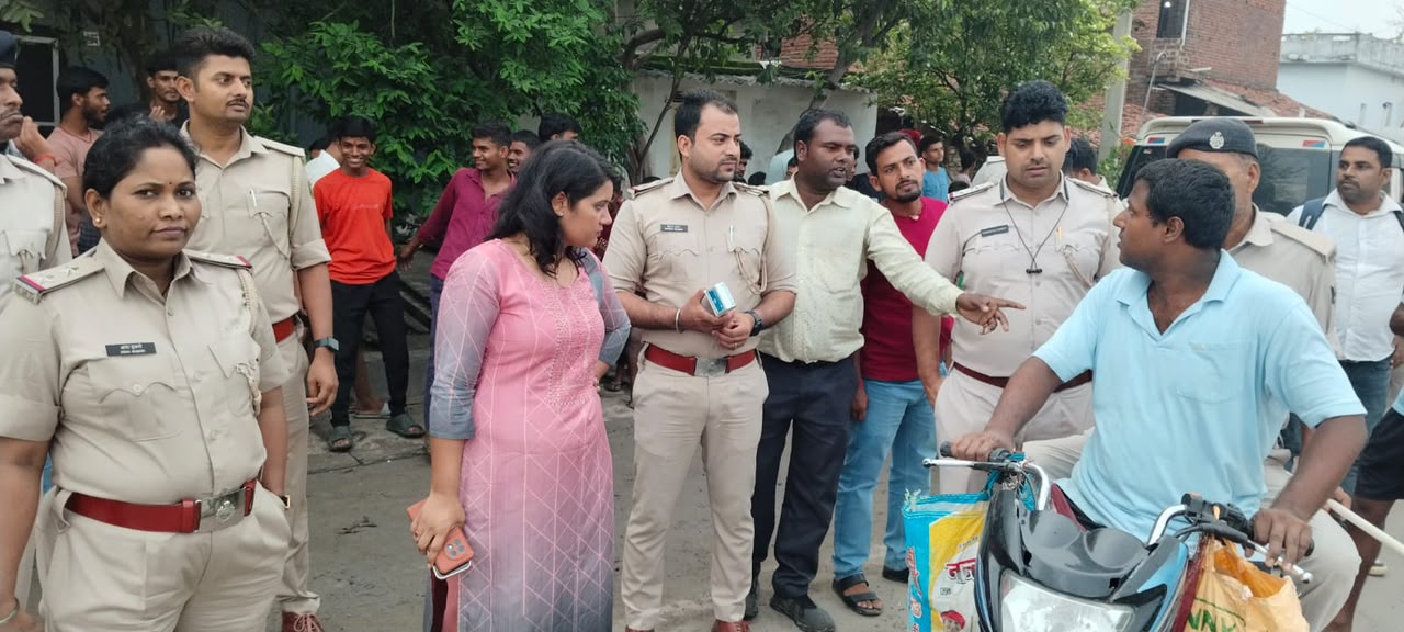 खरांटी-ओबरा मार्ग पर विशेष वाहन जांच अभियान, 64 वाहनों से ₹2.29 लाख का शमन अधिरोपित
