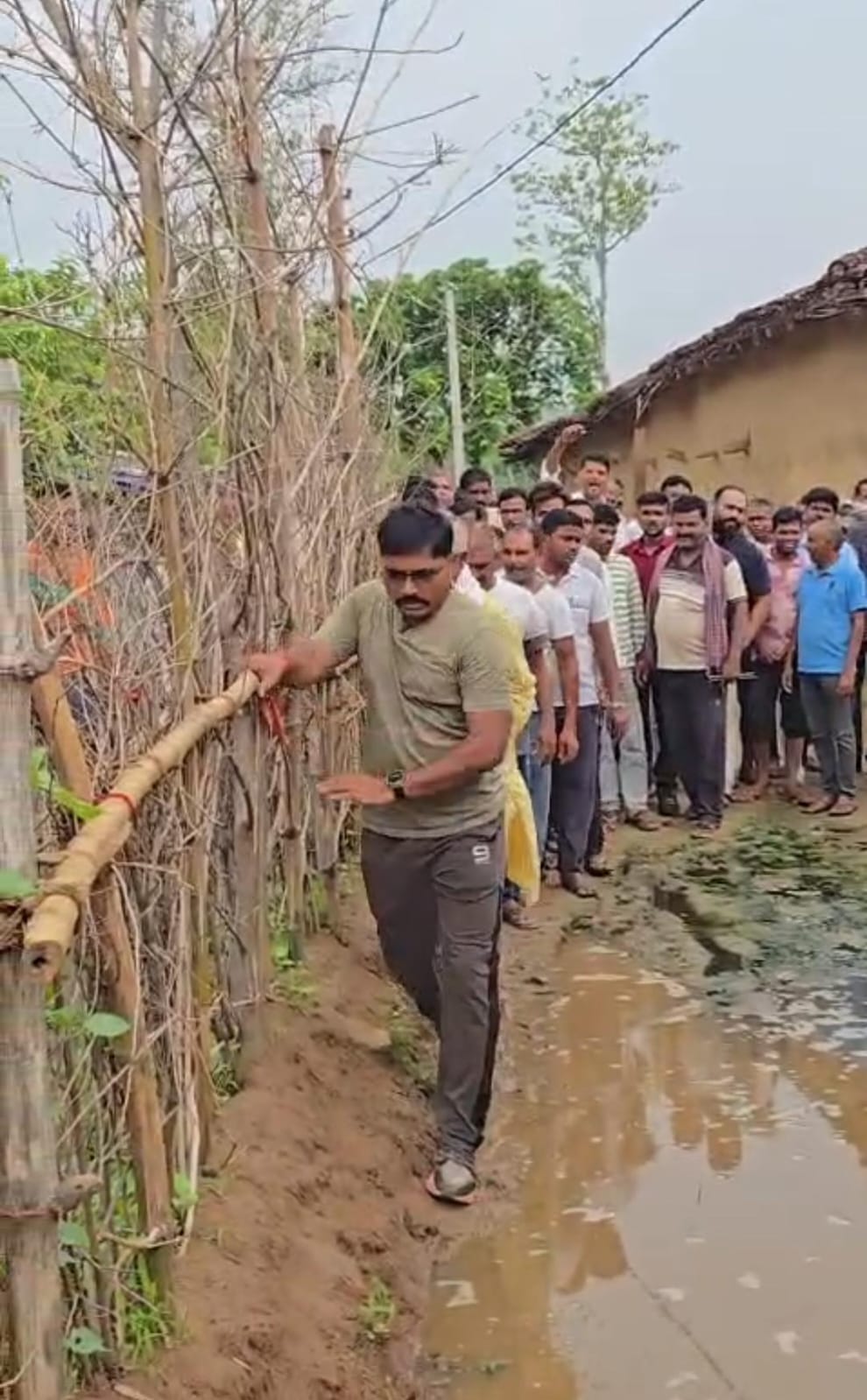 बरडीहा व जीका में स्वच्छता और अतिक्रमण हटाओ अभियान,बीडीओ के साथ कारवां बनकर जुड़े ग्रामीण