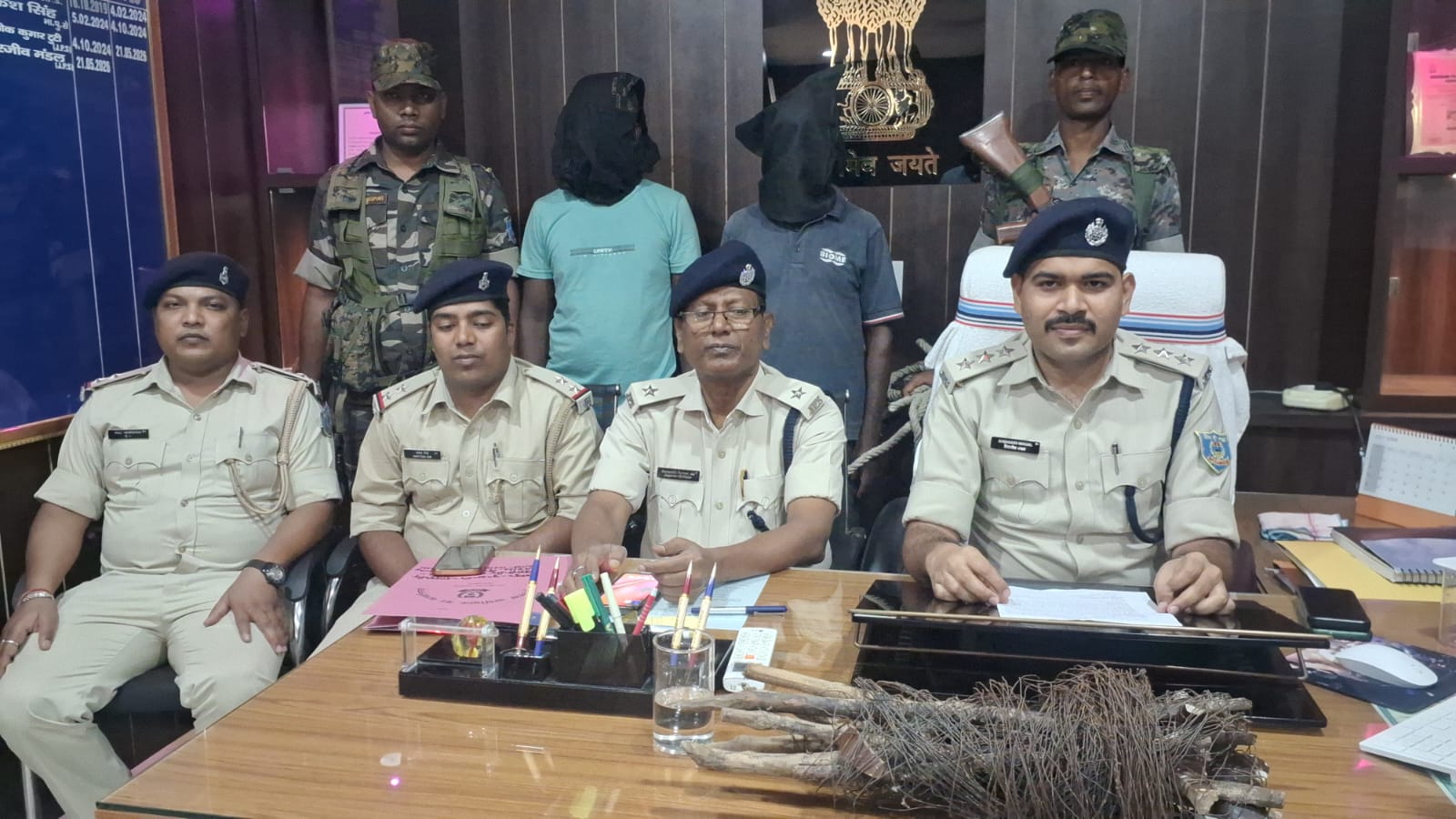 पलामू में सनसनीखेज खुलासा अवैध करंट से युवक की।मौत के बाद शव को कोयल नदी की बालू में दफनाया, दो आरोपी गिरफतार