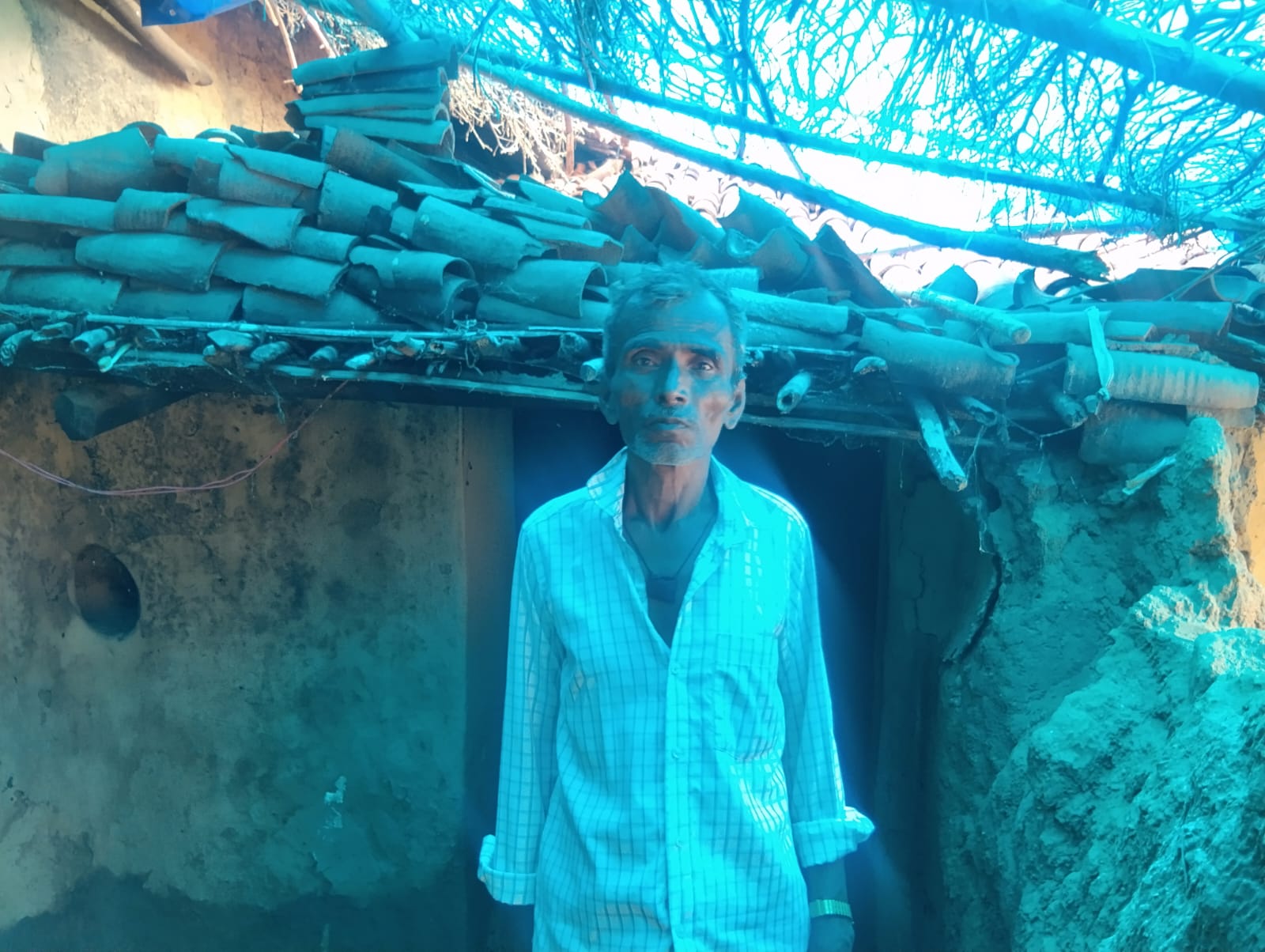खैरादोहार के वृद्ध असहाय 60 वर्षीय व्यक्ति को नहीं मिला पक्का के छत
