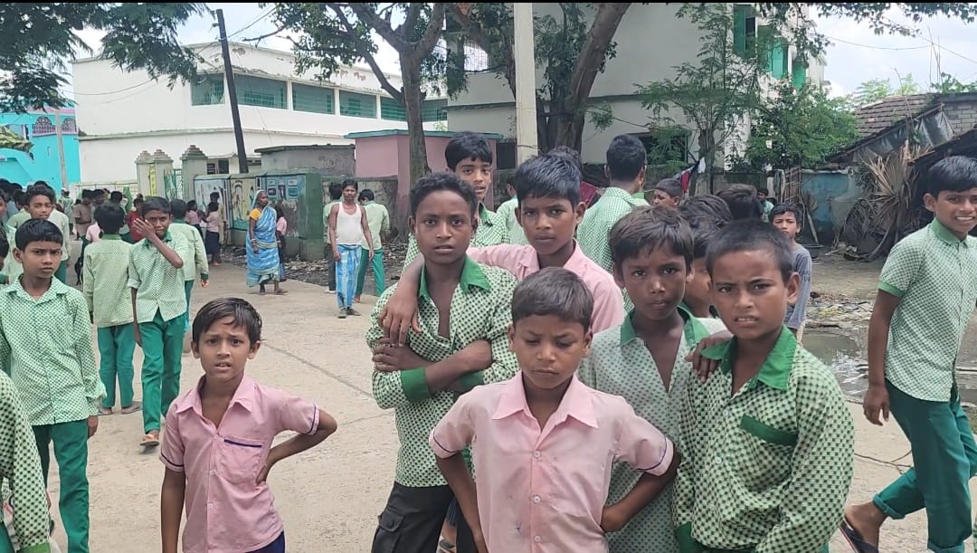 निःशुल्क e-Kalyan प्रक्रिया में वसूली का आरोप, इस्लामपुर उत्क्रमित उच्च विद्यालय पर उठे सवाल