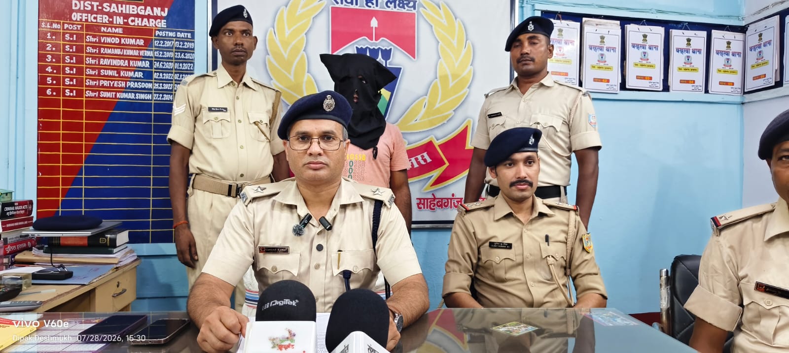 बरहरवा में पुलिस की कार्रवाई, लोडेड देसी पिस्टल और संदिग्ध पदार्थों के साथ युवक गिरफ्तार
