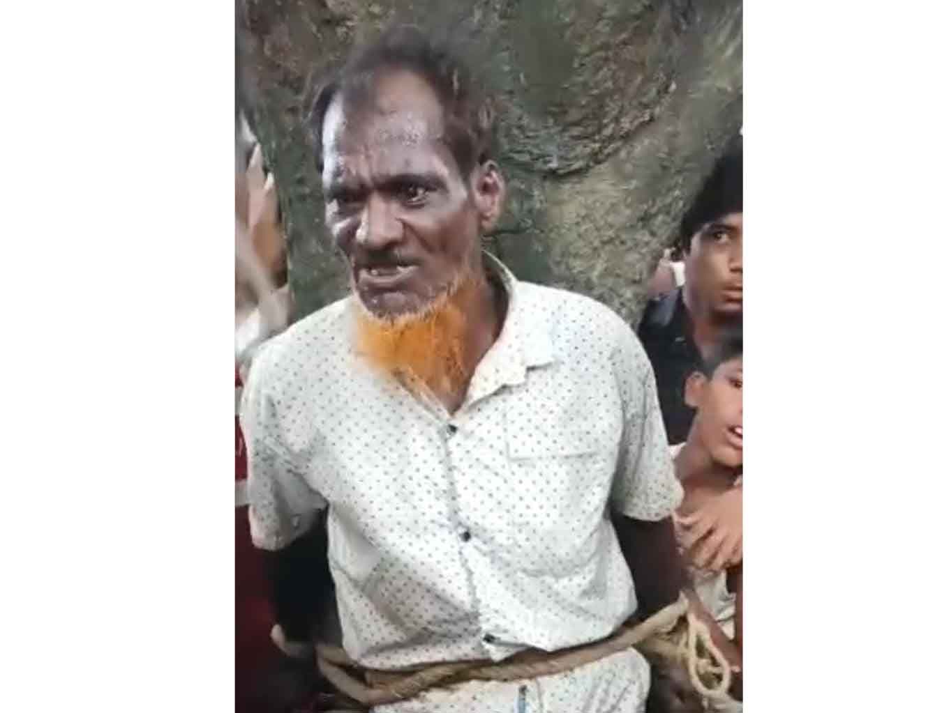 इकलौते पुत्र की हत्या का आरोपी पिता ग्रामीणों के हत्थे चढ़ा, पेड़ से बांधकर पुलिस को सौंपा