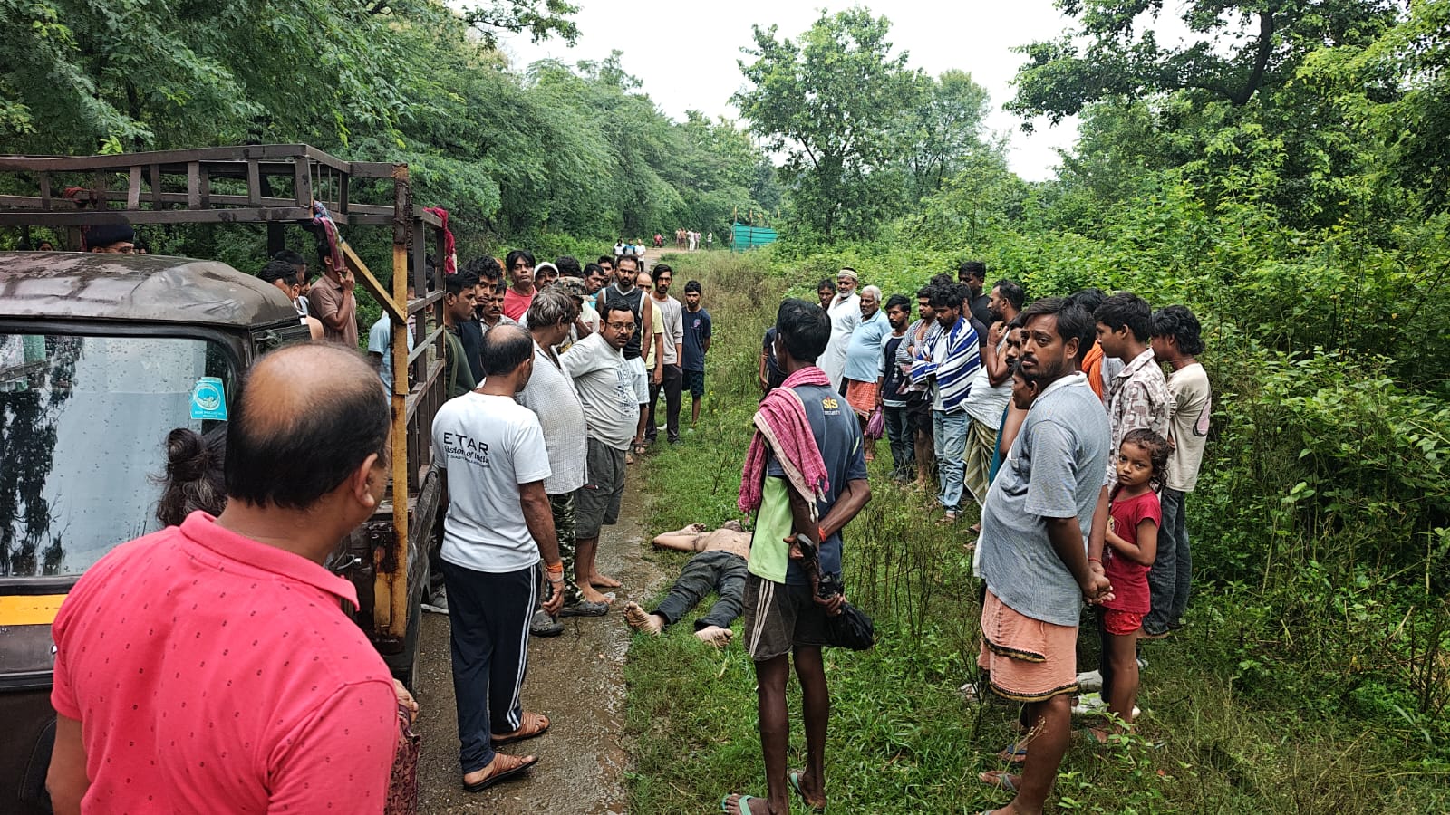 रामगढ़ में सनसनी: दामोदर नदी किनारे मिला युवक का खून से लथपथ शव, धारदार चाकू से गोदकर हत्या