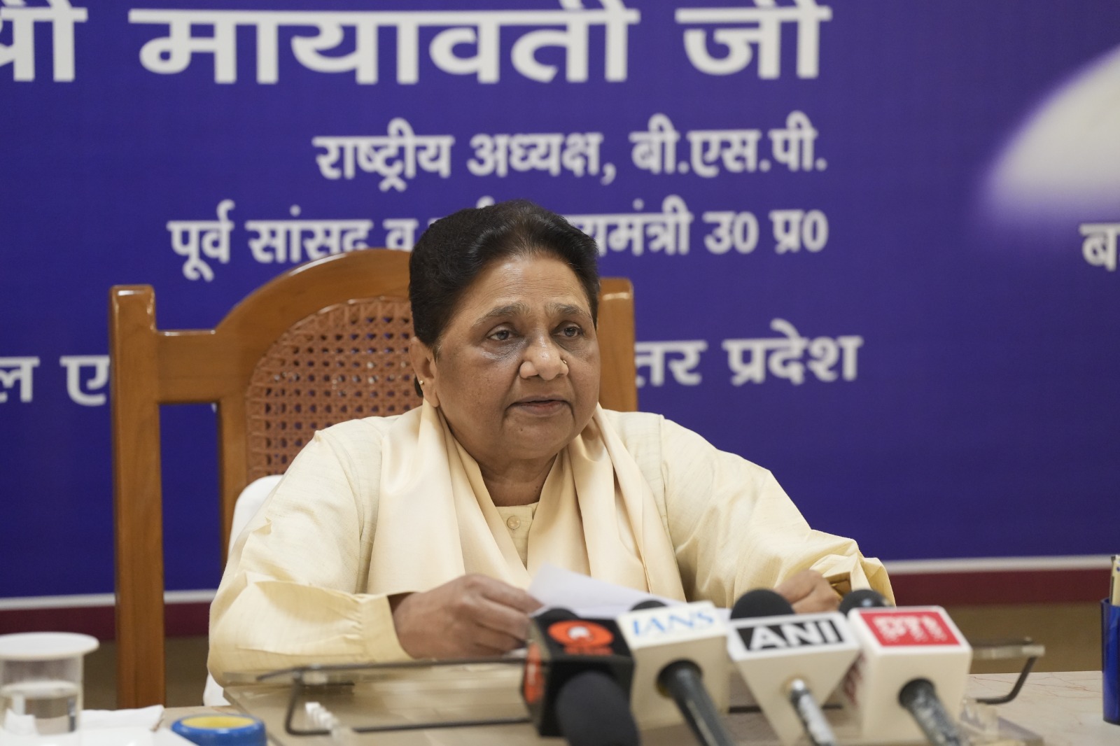 स्वार्थी तत्वों से सावधान रहें, हर लड़ाई कानून के दायरे में रहकर लड़नी चाहिए: मायावती