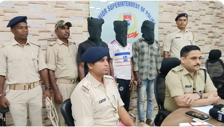 17 चोरी की बाइक बरामद, वाहन चोर गिरोह के तीन सदस्य गिरफ्तार