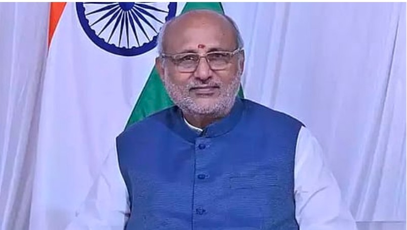 डिग्री के साथ अनुशासन और जिम्मेदारी को जीवन का हिस्सा बनाएं : उपराष्ट्रपति