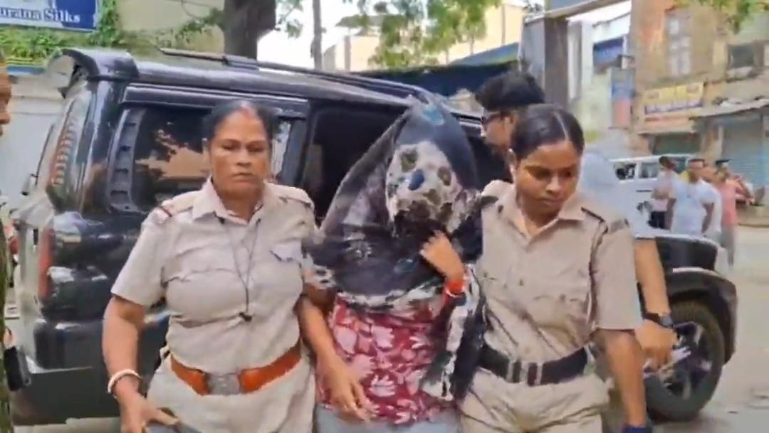 आतंकी संगठन से जुड़े हमीम मंडल की गर्लफ्रेंड अर्पिता सरकार बरहरवा से गिरफ्तार, हनीट्रैप के जरिए करती थी जासूसी