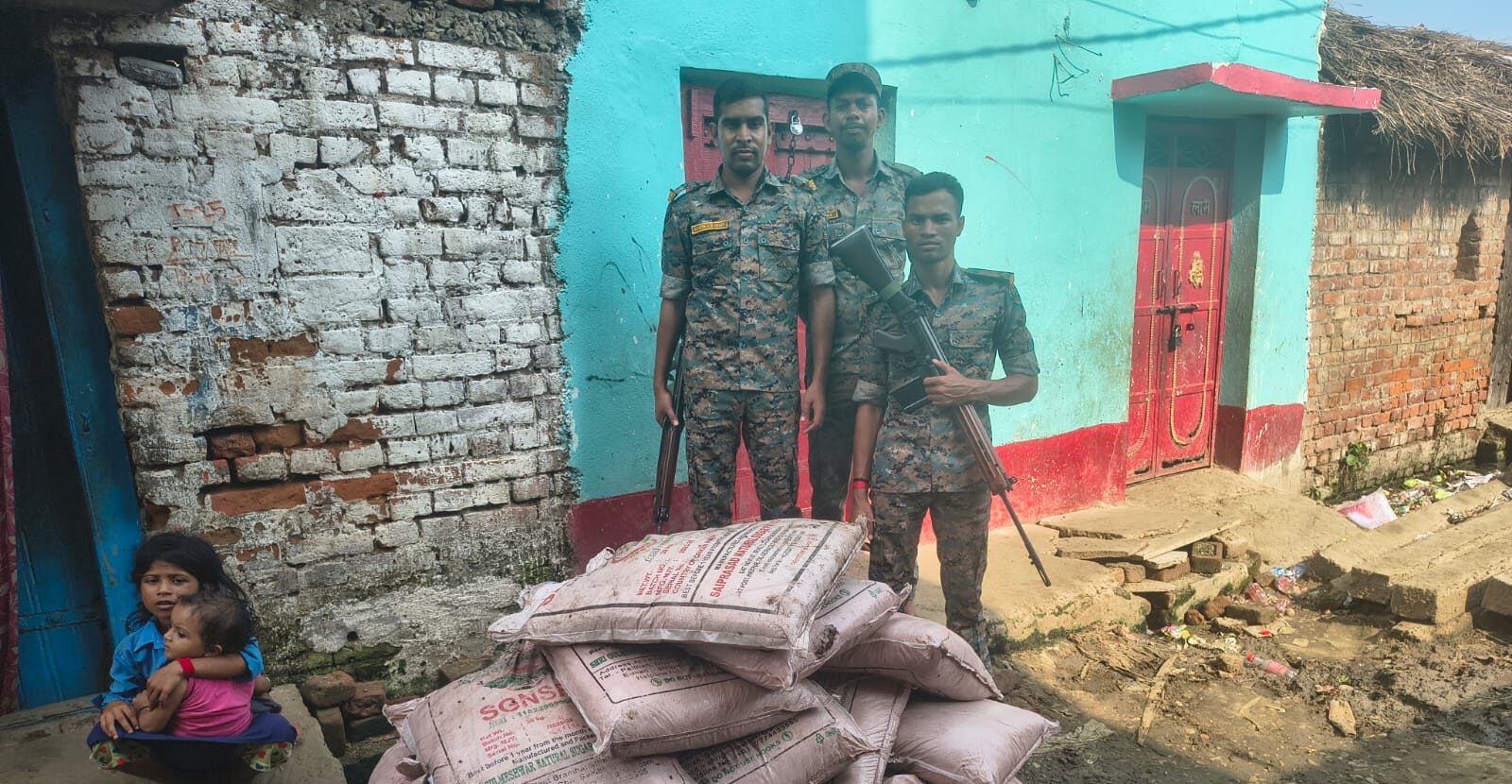 ओबरा पुलिस की बड़ी कार्रवाई: अवैध शराब भट्टी ध्वस्त, 60 लीटर महुआ शराब और 660 किलो गुड़ के साथ एक तस्कर गिरफ्तार