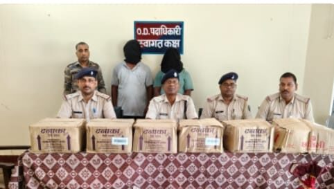 टोटो से भारी मात्रा में अवैध शराब बरामद, पांच तस्कर गिरफ्तार; विश्रामपुर पुलिस की कार्रवाई से शराब माफियाओं में हड़कंप