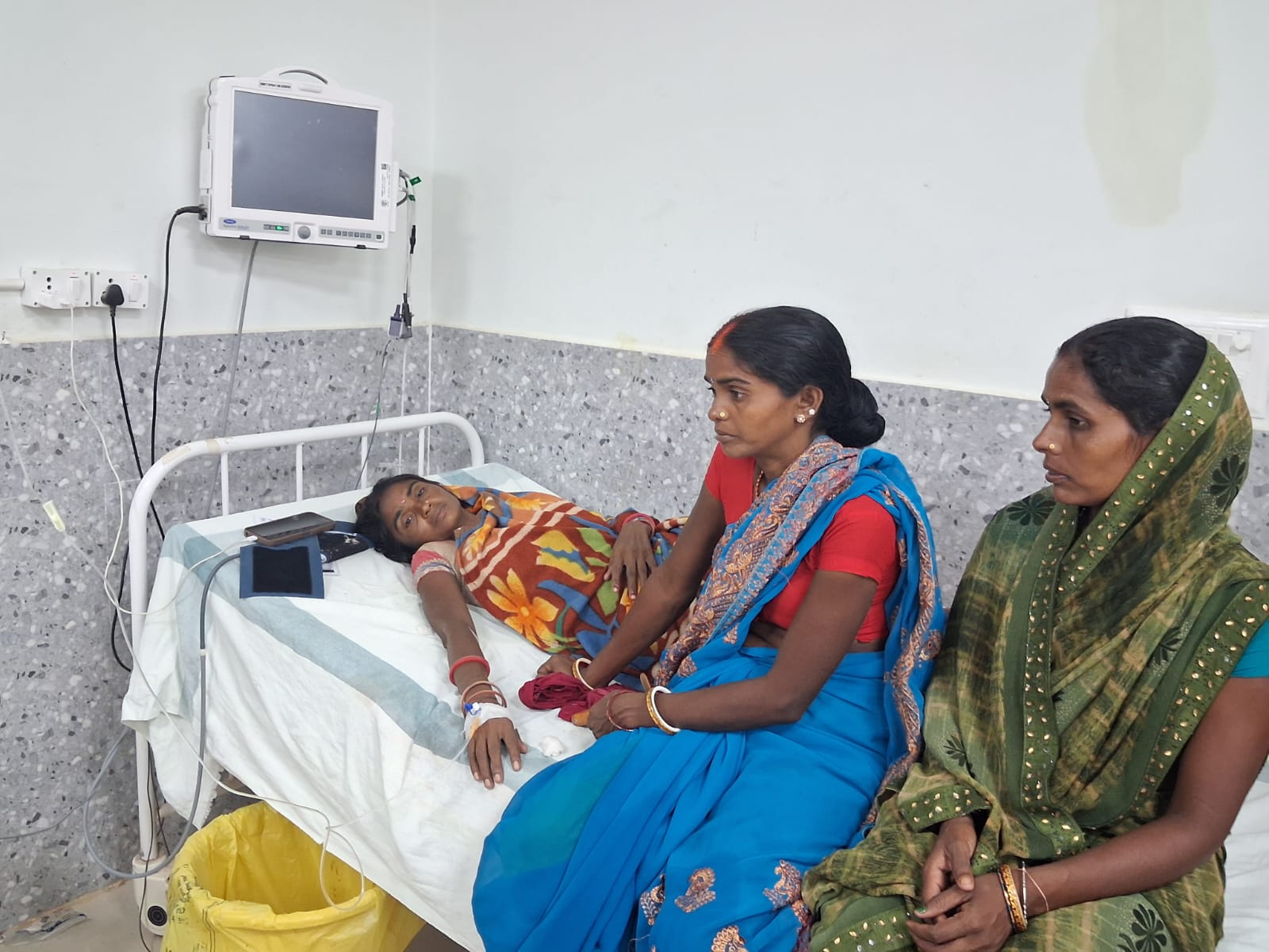 बज्रपात से तीन महिला हुई घायल अस्पताल में चल रही है इलाज