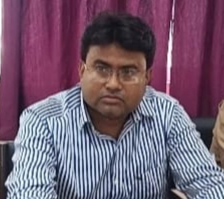 धरहरा सीओ की दबंगई पर डीएम ने लगाया ब्रेक, गाली गलौज व जान मारने की धमकी मामले की होगी जांच