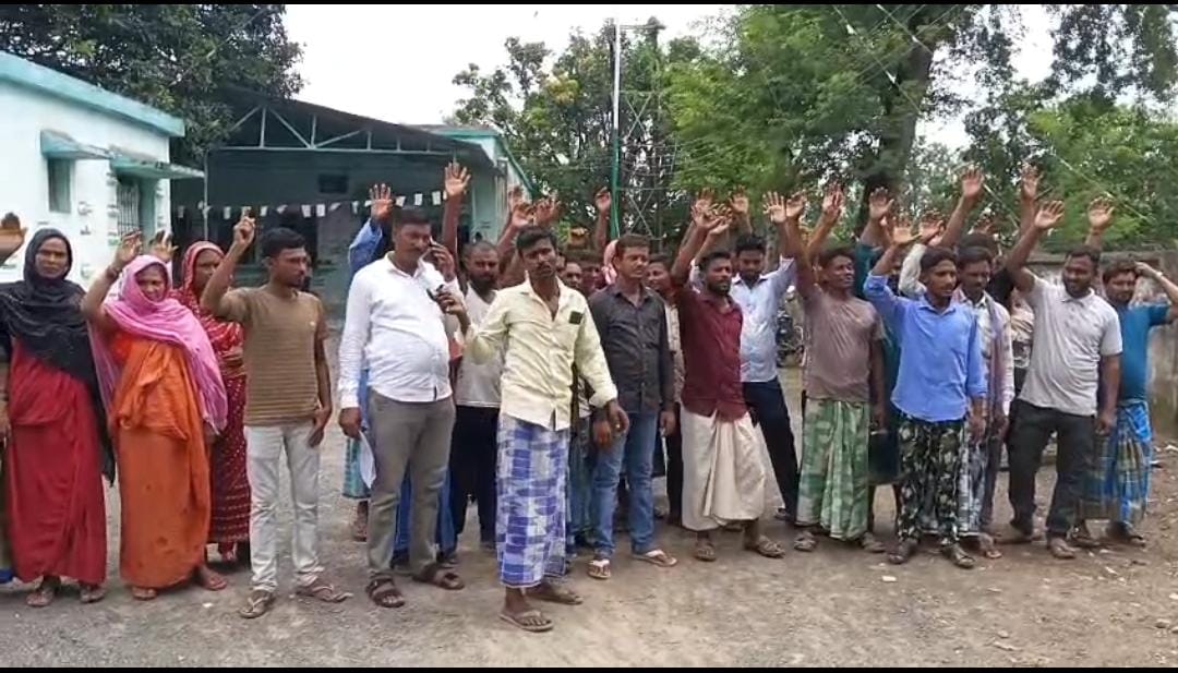 15 दिनों से अंधेरे में प्राणपुर पंचायत के ग्रामीण, दो ट्रांसफार्मर जलने से बिजली आपूर्ति ठप
