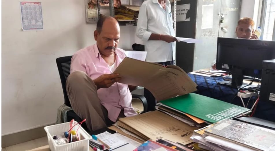 ‘500 में नहीं होगा काम’…! धरहरा अंचल का सोशल मीडिया पर तेजी से वायरल हो रहा वीडियो